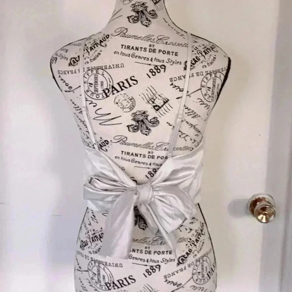 NWOT Dynamite  Satin Halter Top in Size Small - Picture 3 of 4